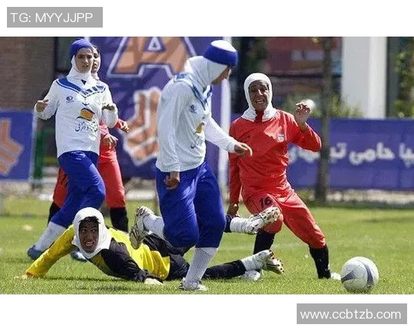 变装足球球星高清图片合集展示个性与创意风采