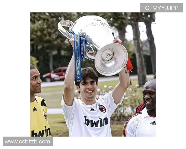 足球场上的俊男风采 球星们的颜值与实力并存的魅力之旅