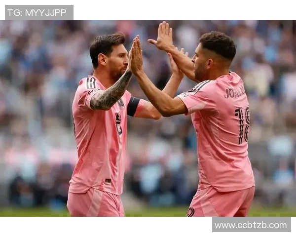 足球巨星场外亲密合影引热议 见证不为人知的友情与默契 足球巨星场外亲密合影引热议 见证不为人知的友情与默契